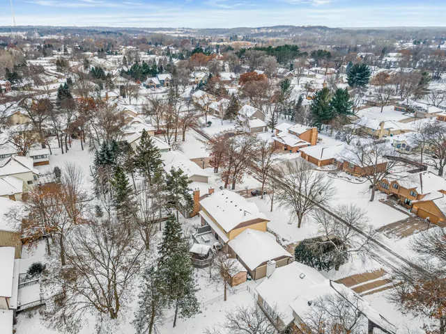 $635,000 | 5816 Oxford Street North, Shoreview, MN 55126