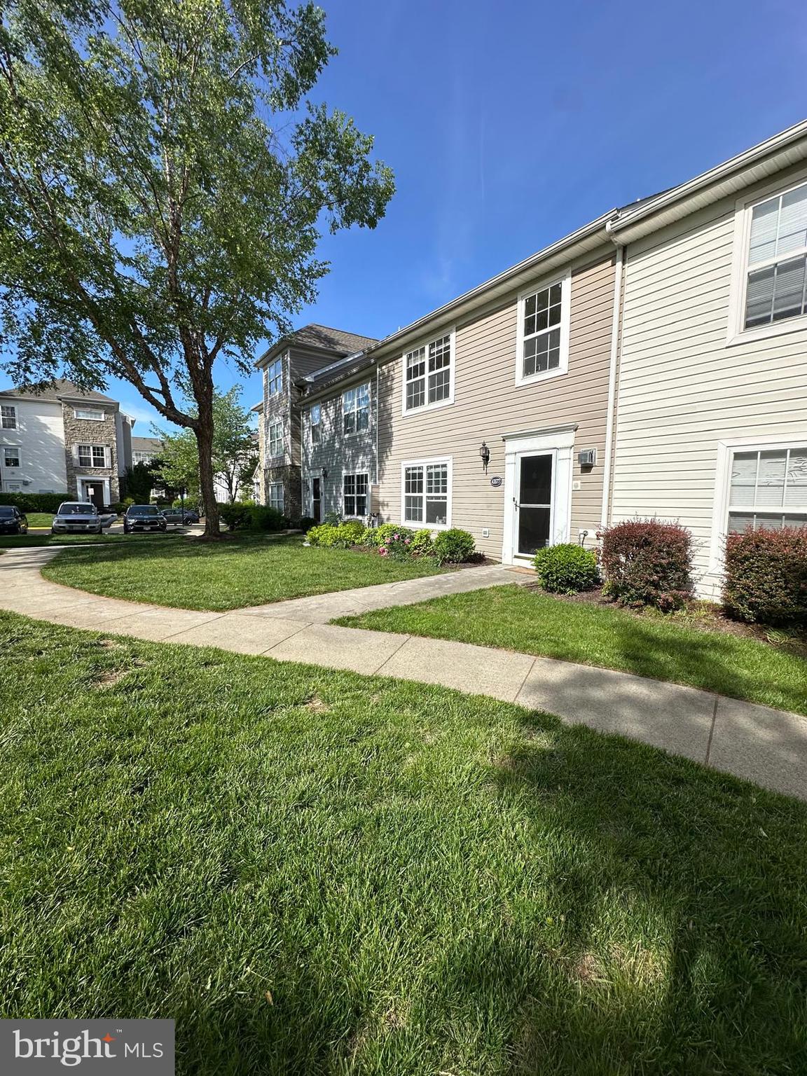 43577 Patching Pond Square Ashburn, VA 20147 - Photo 6 of 33