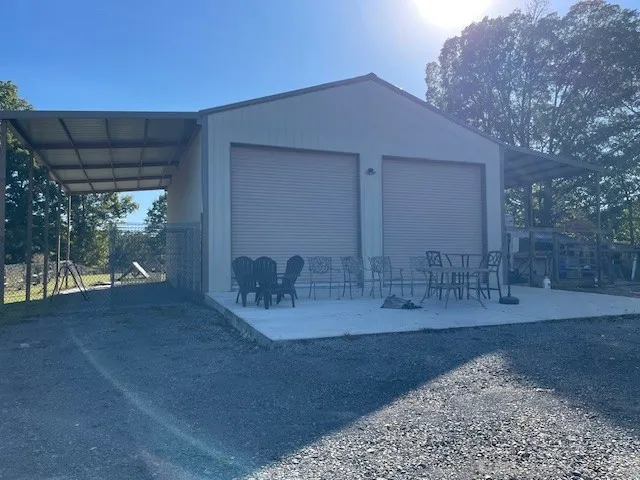 a view of a house with backyard and garden