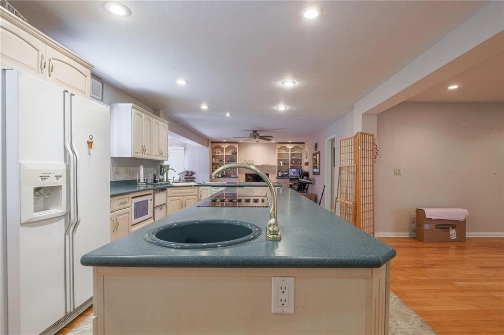 1739 Sturbridge Road Indianapolis, IN 46260 - Photo 11 of 38 Gallery Image 11