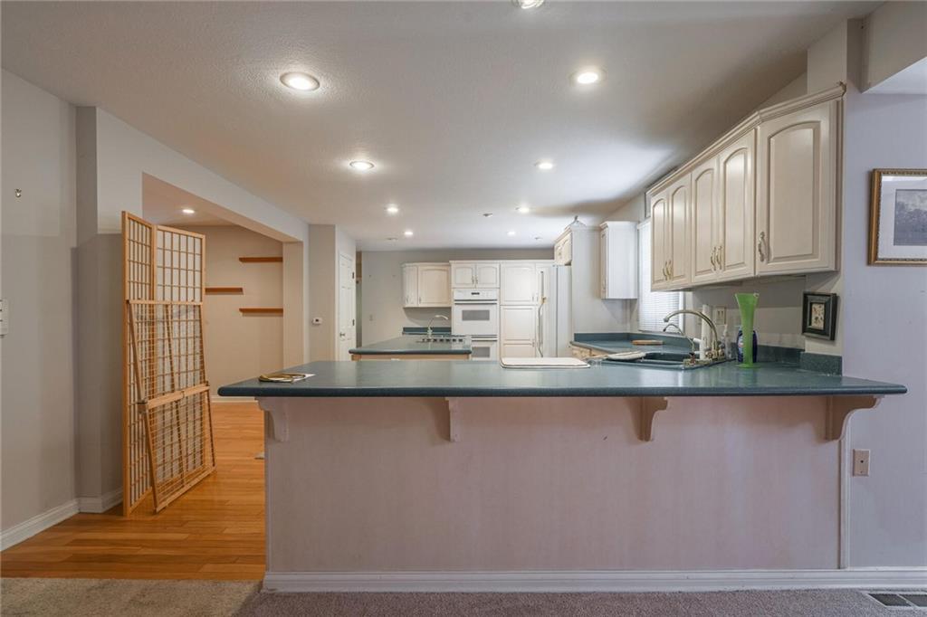 1739 Sturbridge Road Indianapolis, IN 46260 - Photo 12 of 38 Gallery Image 12