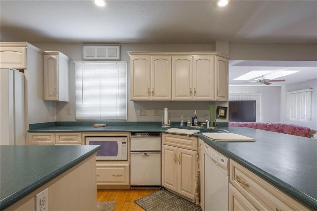 1739 Sturbridge Road Indianapolis, IN 46260 - Photo 13 of 38 Gallery Image 13