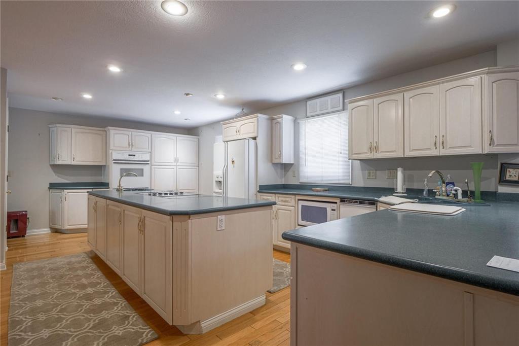 1739 Sturbridge Road Indianapolis, IN 46260 - Photo 18 of 38 Gallery Image 18