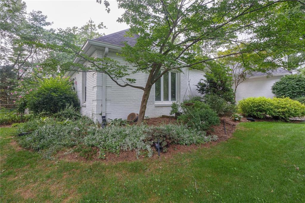 1739 Sturbridge Road Indianapolis, IN 46260 - Photo 4 of 38 Gallery Image 4