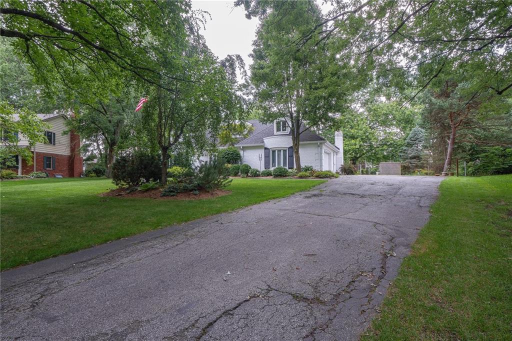 1739 Sturbridge Road Indianapolis, IN 46260 - Photo 5 of 38 Gallery Image 5