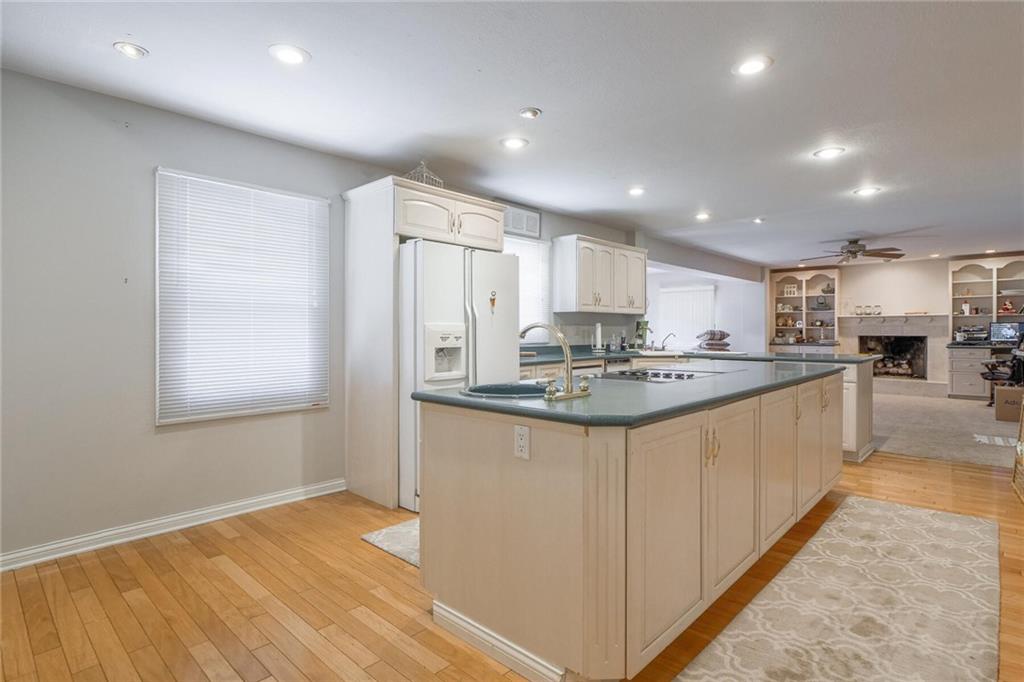 1739 Sturbridge Road Indianapolis, IN 46260 - Photo 10 of 38 Gallery Image 10