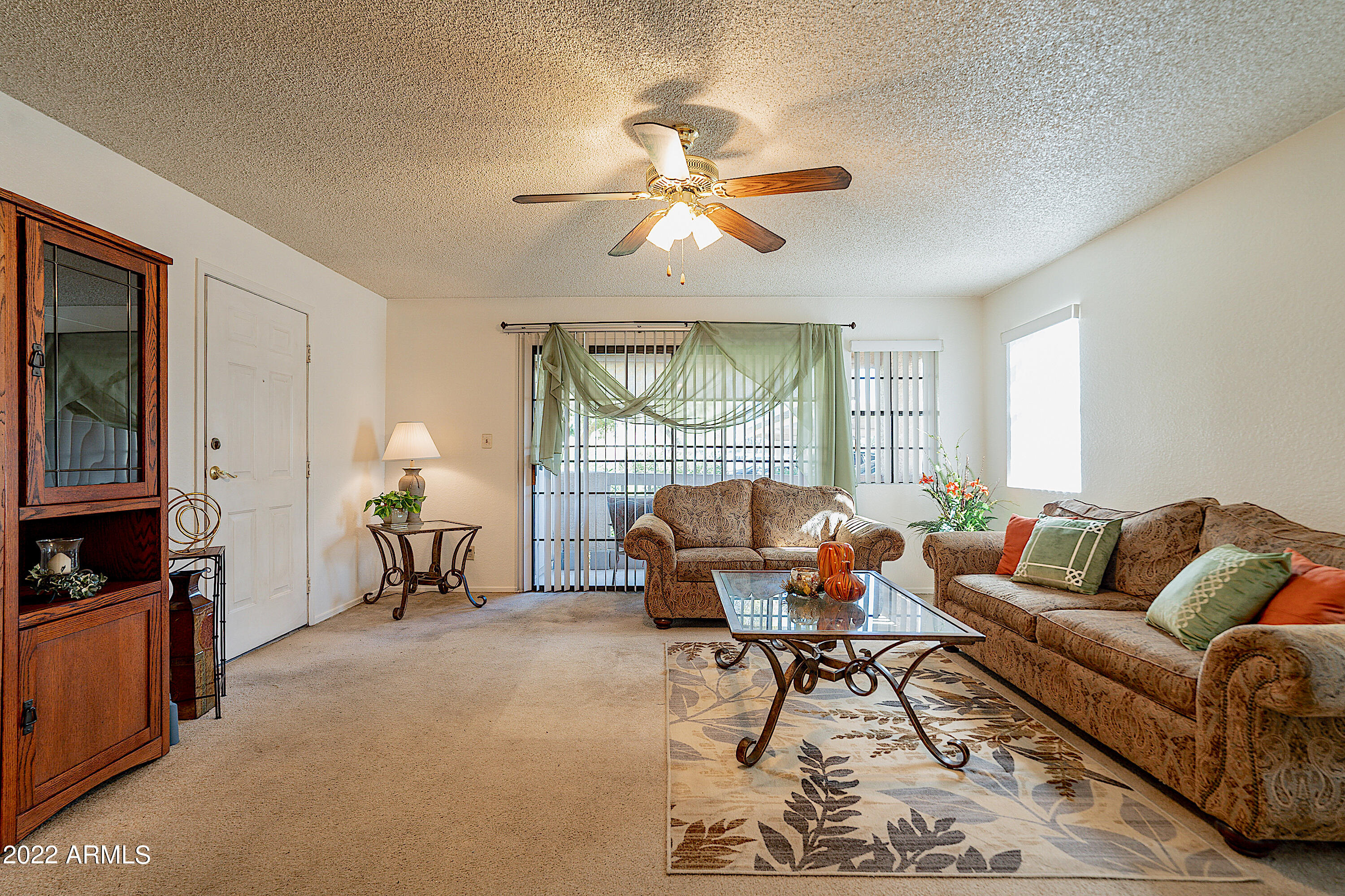 2855 South Ext Road, Unit 121 Mesa, AZ 85210 - Photo 4 of 27 04-Living room