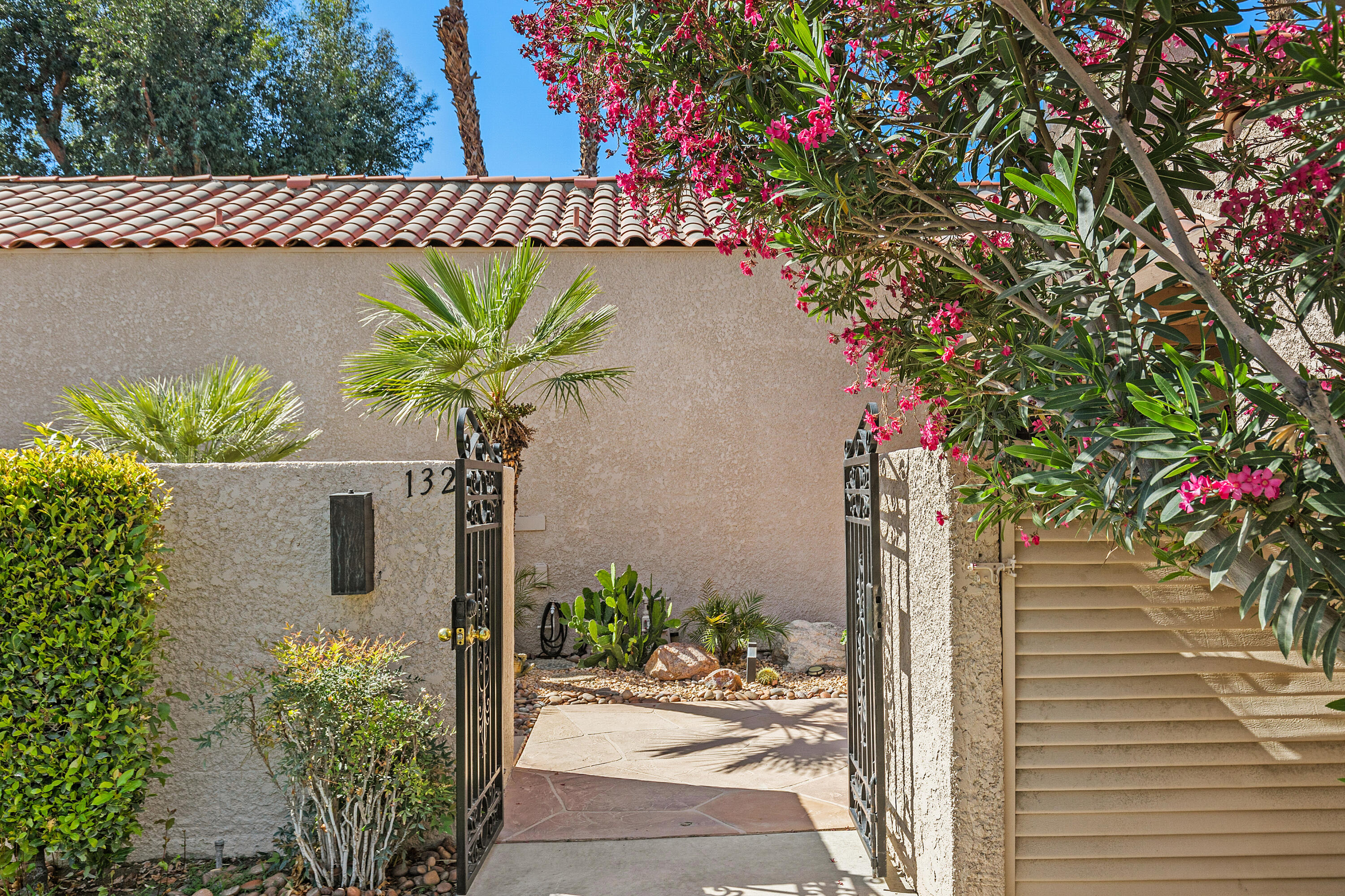 132 Racquet Club Drive South Rancho Mirage, CA 92270 - Photo 3 of 35 3_11411416_169416_169416-EI-103