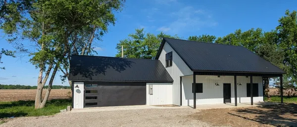 $305,000 | 521 Dewolf Street, Odin, IL 62870