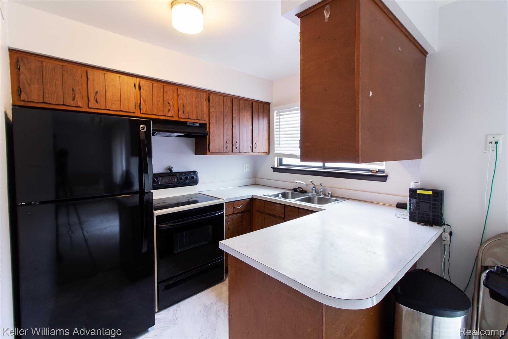 GreenhillRd_24861_Kitchen_01.jpg