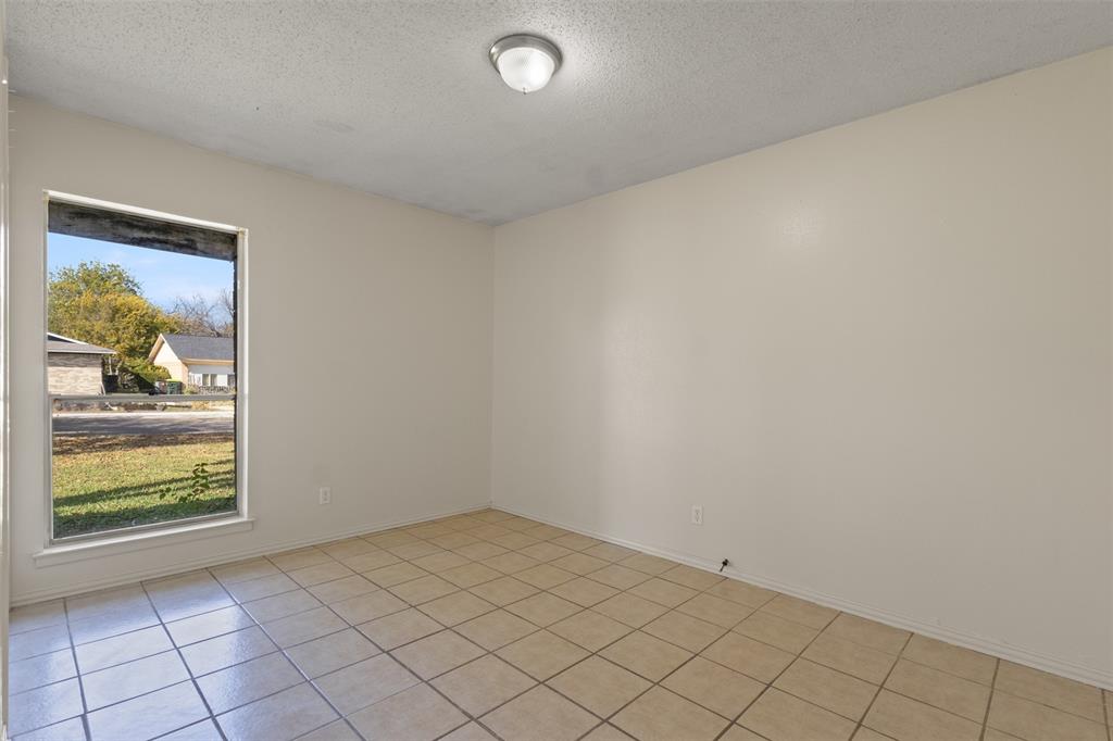 1400 Ridgecrest Drive Plano, TX 75074 - Photo 20 of 32 an empty room with windows