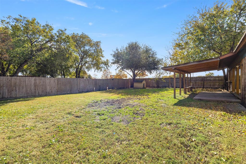 1400 Ridgecrest Drive Plano, TX 75074 - Photo 25 of 32 a view of a backyard with a garden