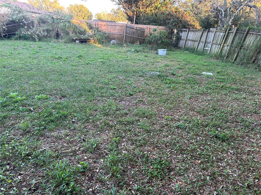 5391 Botany Court Orlando, FL 32811 - Photo 4 of 11 a view of outdoor space and yard