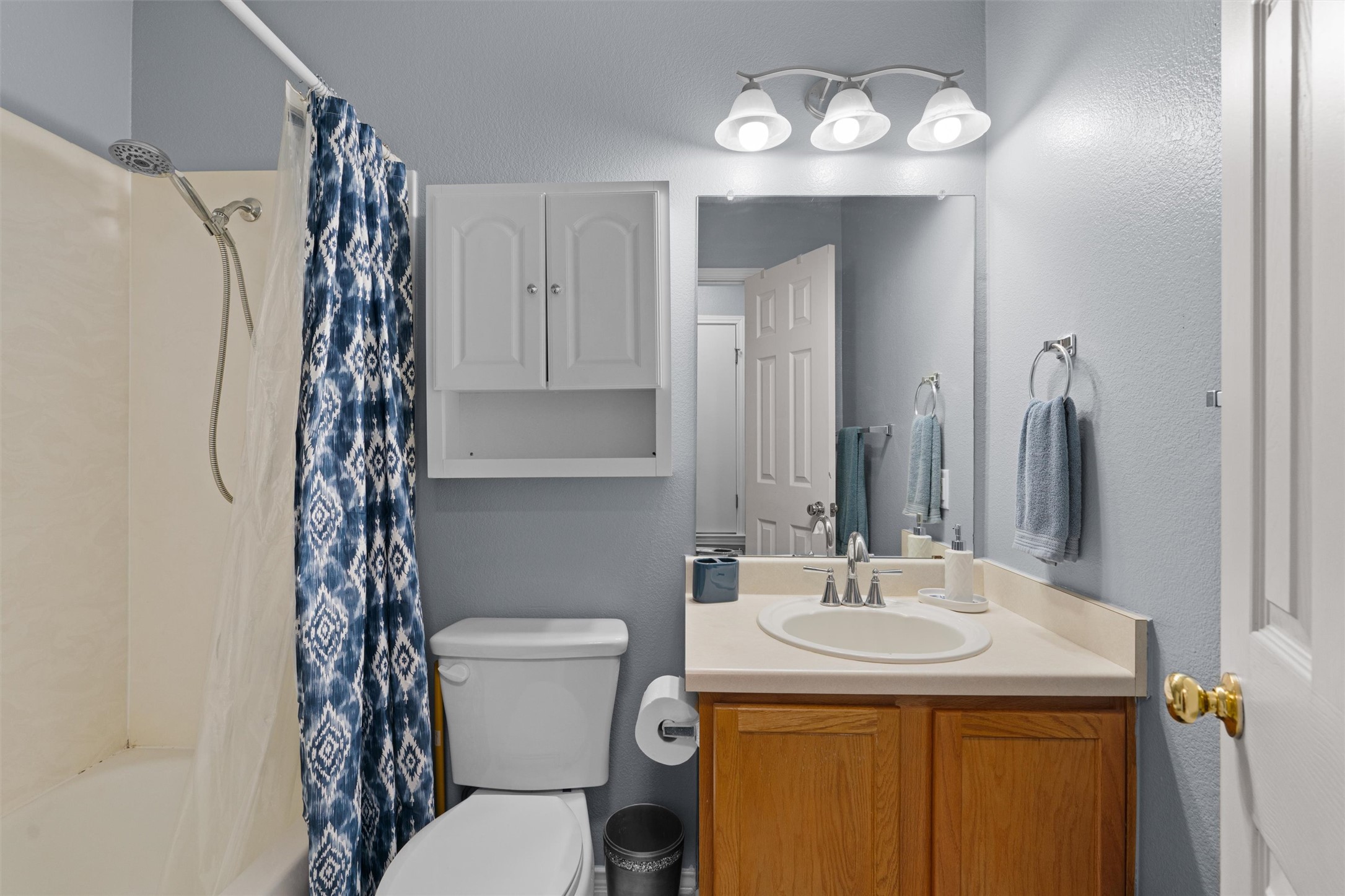 128 Steven Street Hutto, TX 78634 - Photo 19 of 29 a bathroom with a sink a toilet and shower