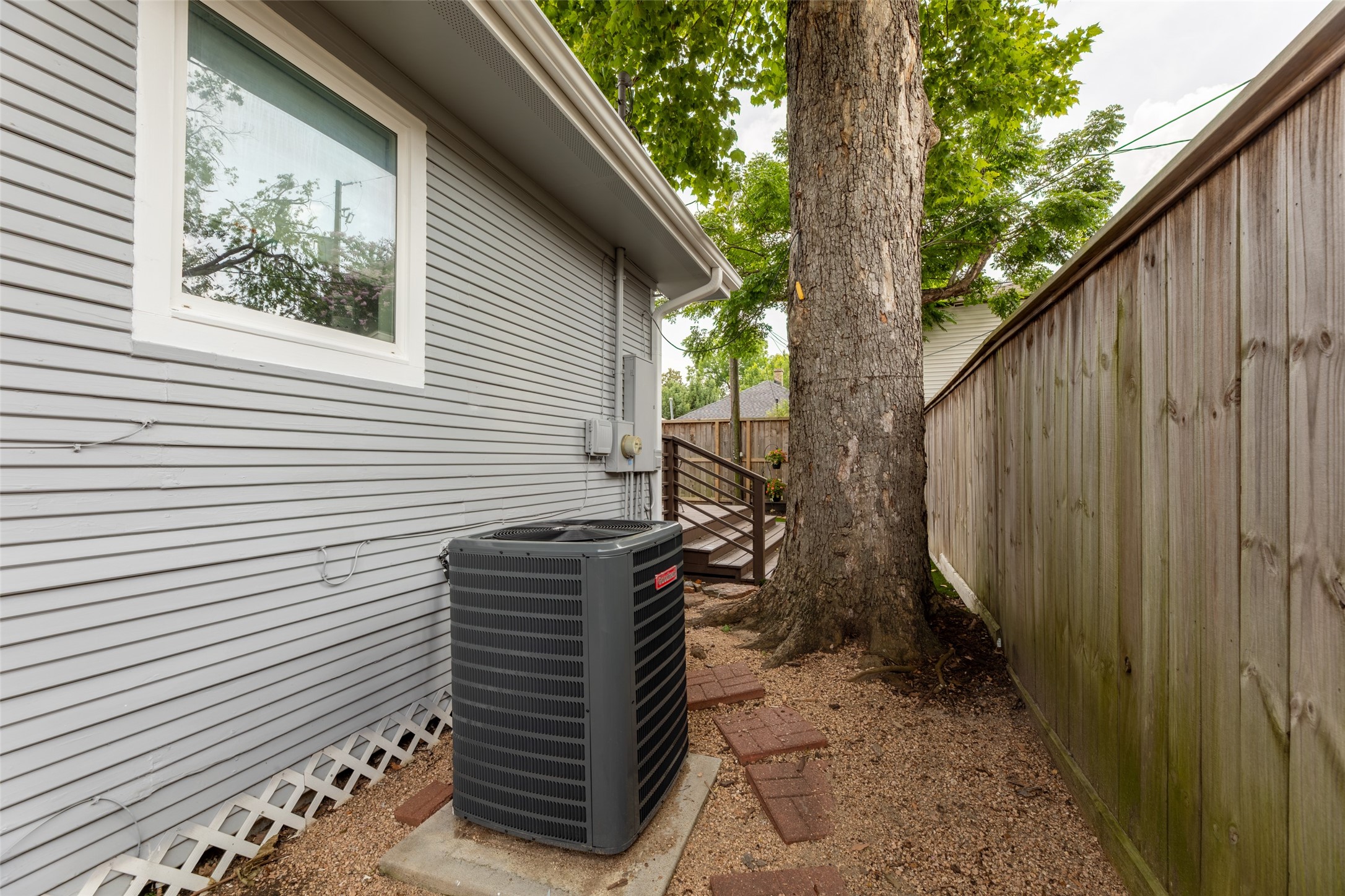 1120 Winston Street Houston, TX 77009 - Photo 10 of 32 Convenient gravel pad for additional storage