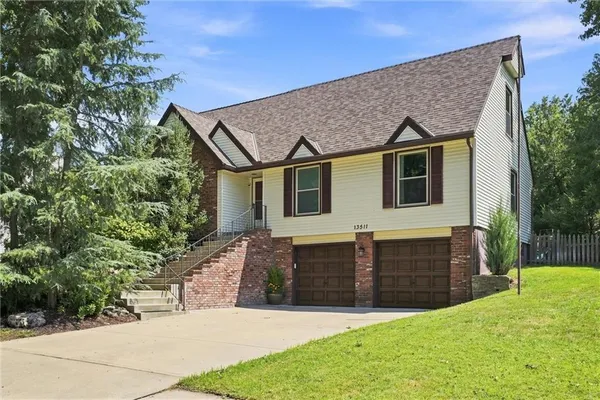 $425,000 | 13511 South Locust Street, Olathe, KS 66062