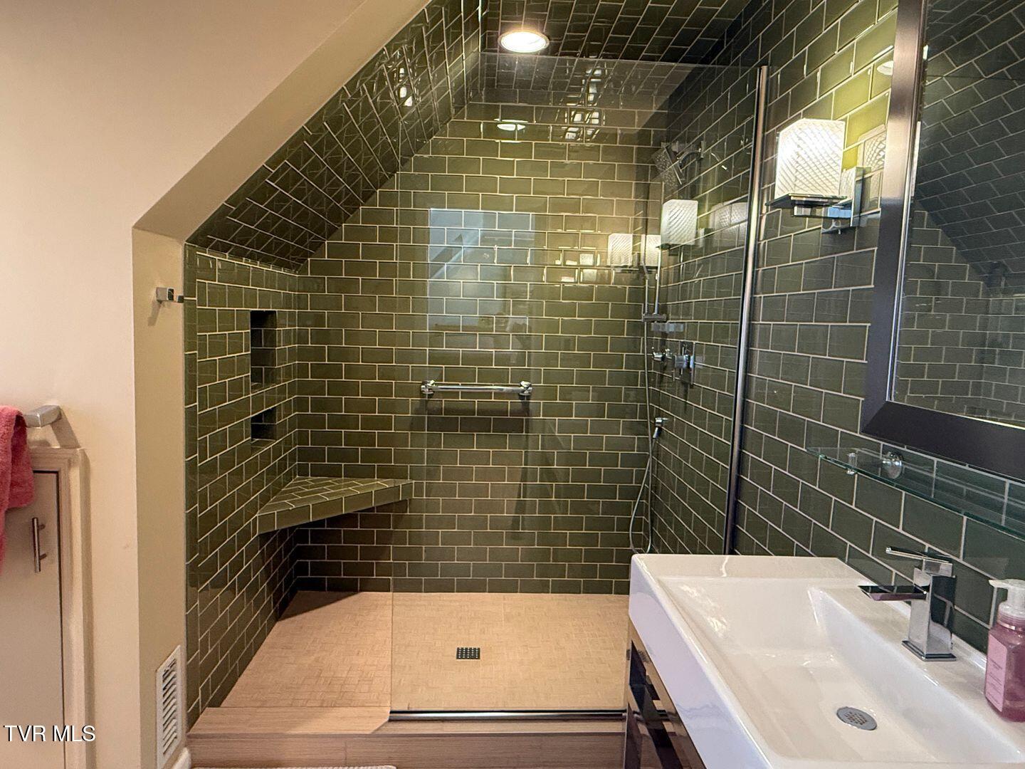 282 Snyder Road Johnson City, TN 37615 - Photo 12 of 13 large (10)