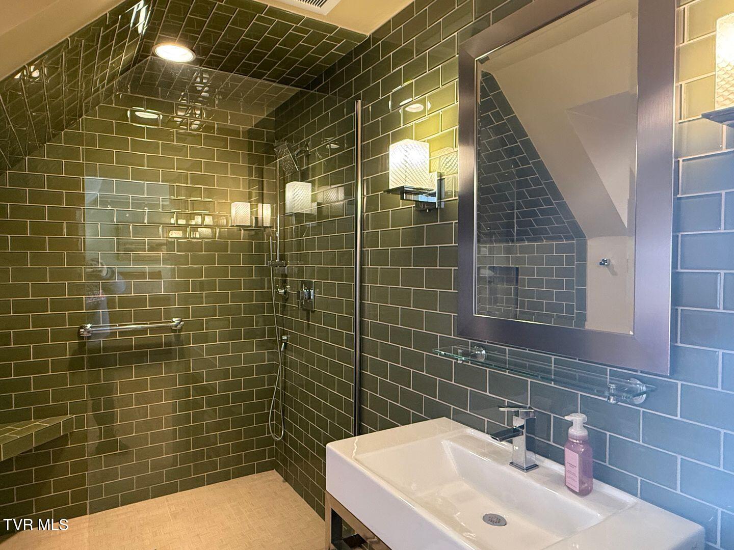 282 Snyder Road Johnson City, TN 37615 - Photo 13 of 13 large (9)