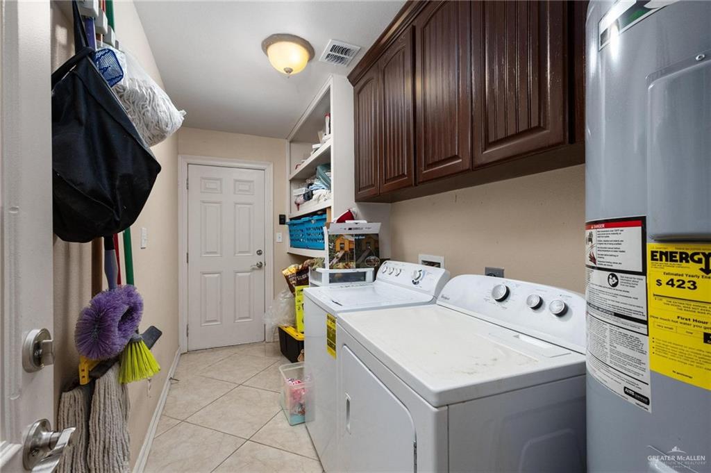 2101 Happy Street Mission, TX 78573 - Photo 7 of 20 a utility room with dryer and washer