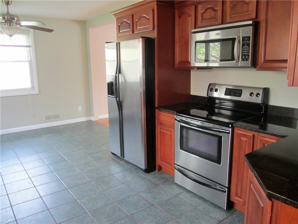 176 Shenandoah Road Warwick, RI 02886 - Photo 3 of 16