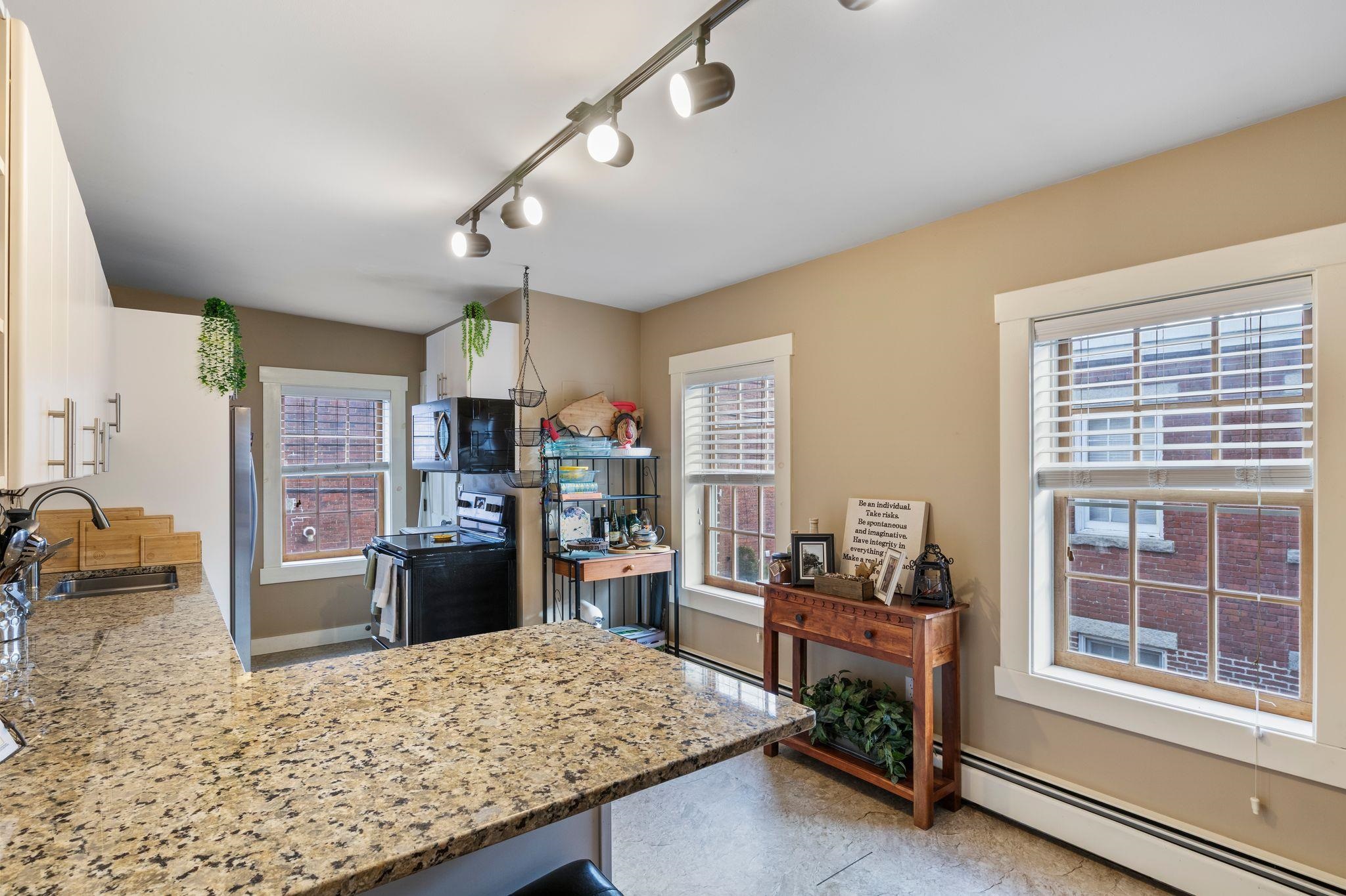 98 West Merrimack Street, Unit B Manchester, NH 03101 - Photo 14 of 17