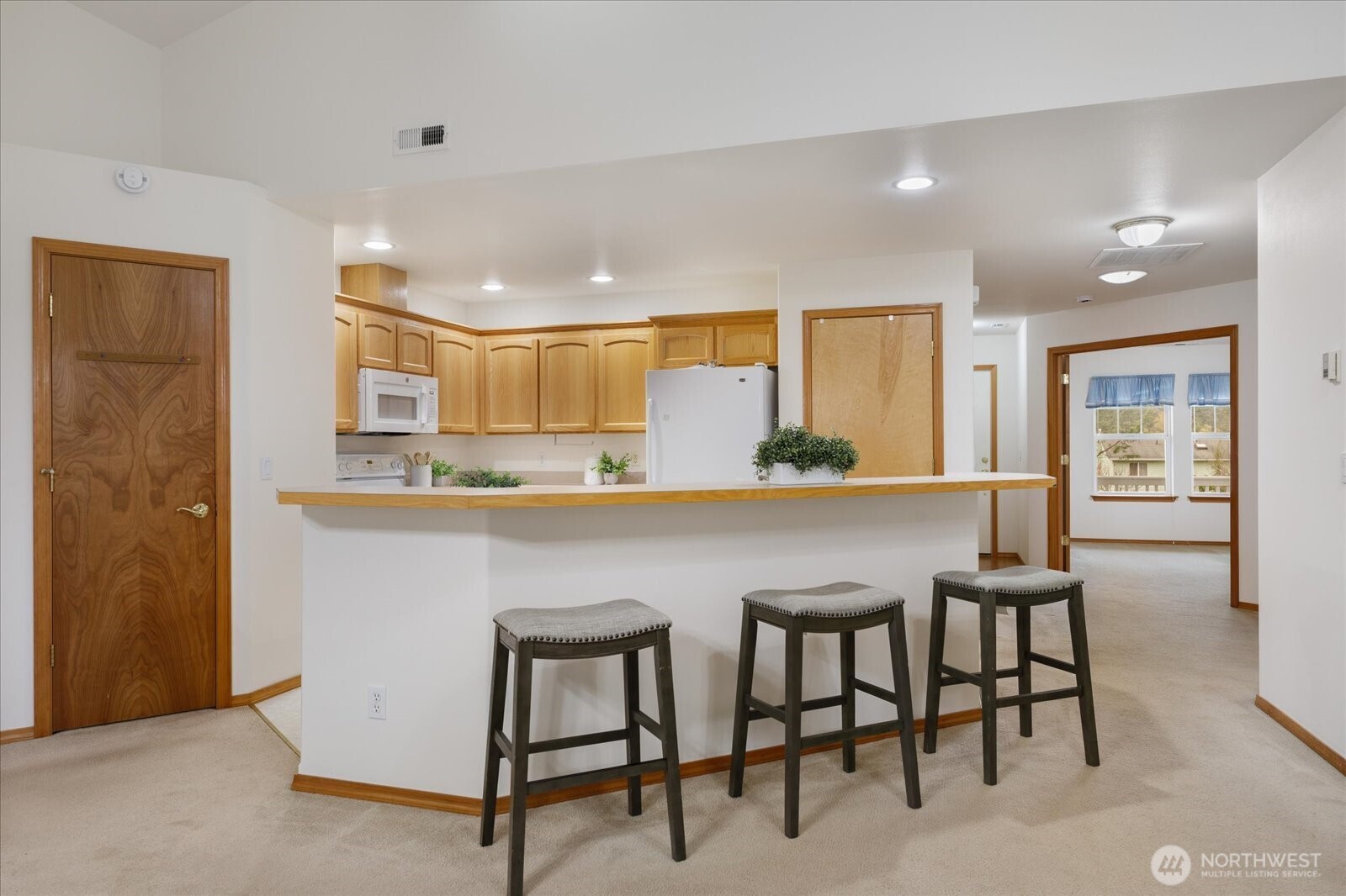 606 Northwest 12th Loop Oak Harbor, WA 98277 - Photo 11 of 27