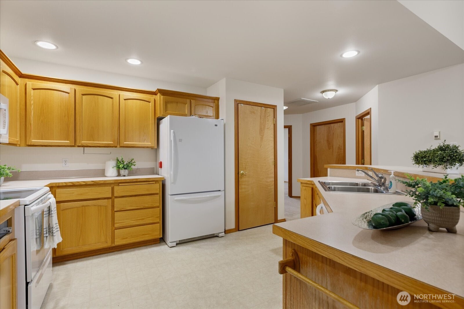 606 Northwest 12th Loop Oak Harbor, WA 98277 - Photo 16 of 27