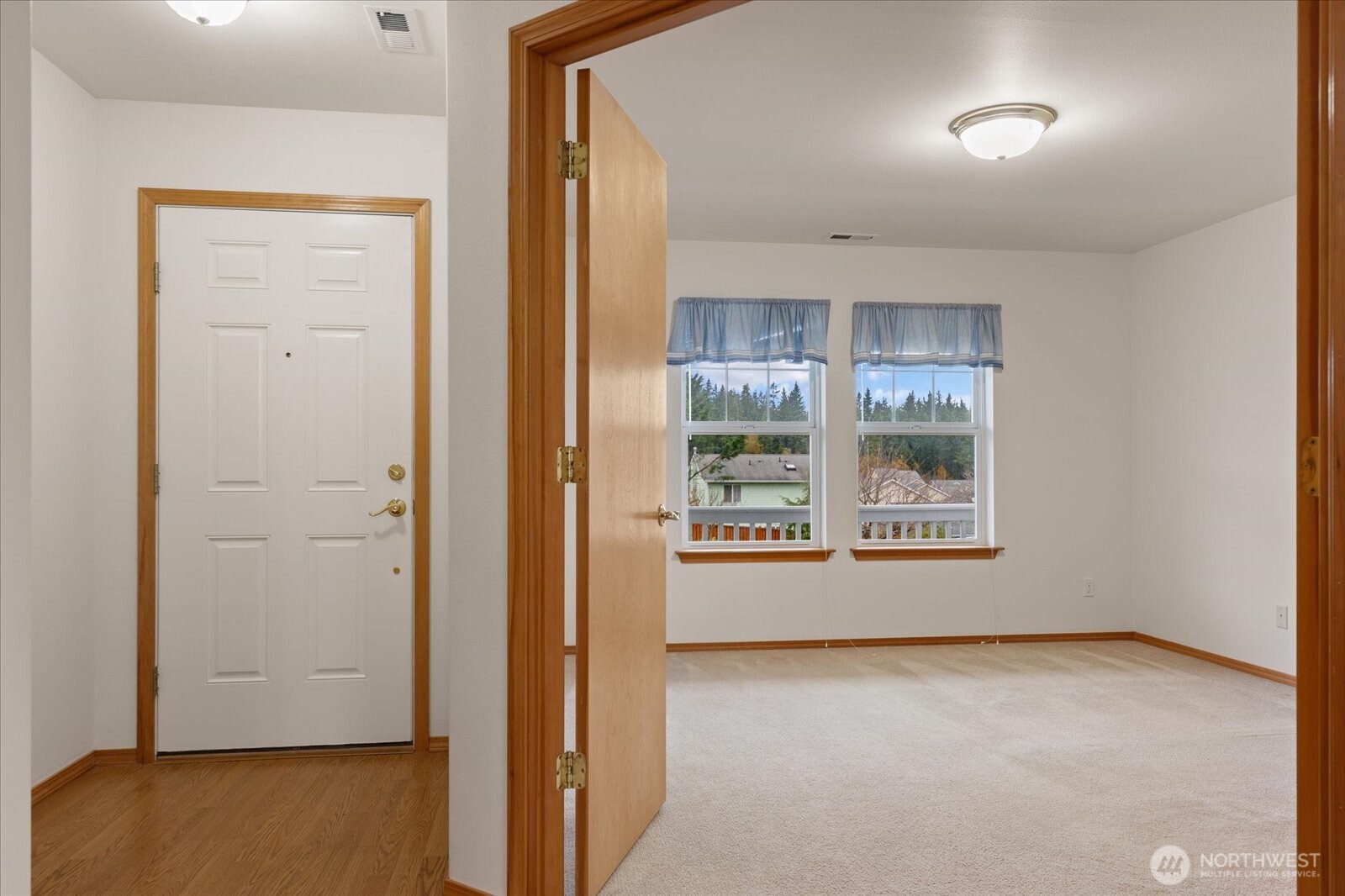 606 Northwest 12th Loop Oak Harbor, WA 98277 - Photo 24 of 27