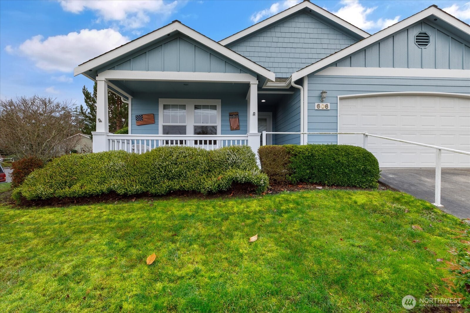 606 Northwest 12th Loop Oak Harbor, WA 98277 - Photo 4 of 27