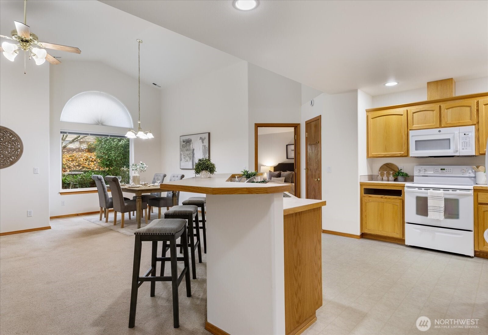 606 Northwest 12th Loop Oak Harbor, WA 98277 - Photo 7 of 27