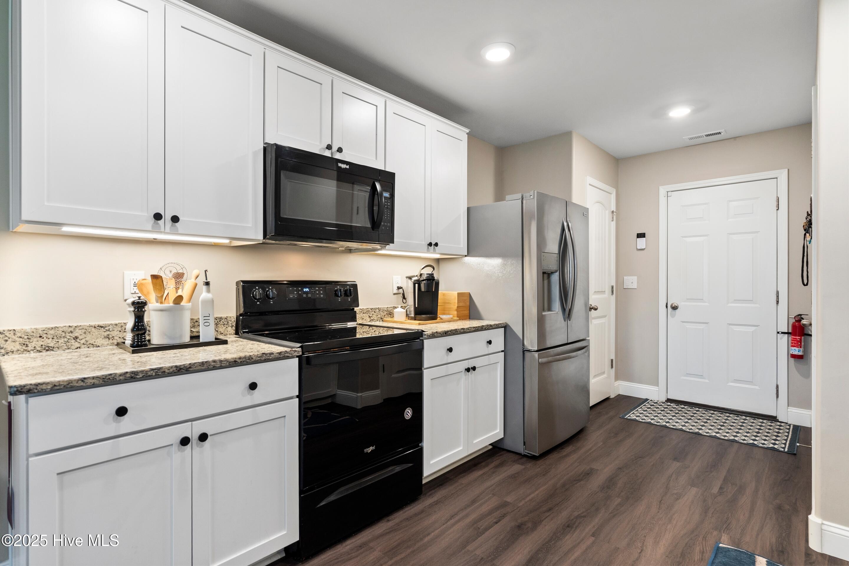 634 Aurora Place Hampstead, NC 28443 - Photo 17 of 51 Undercabinet Lights