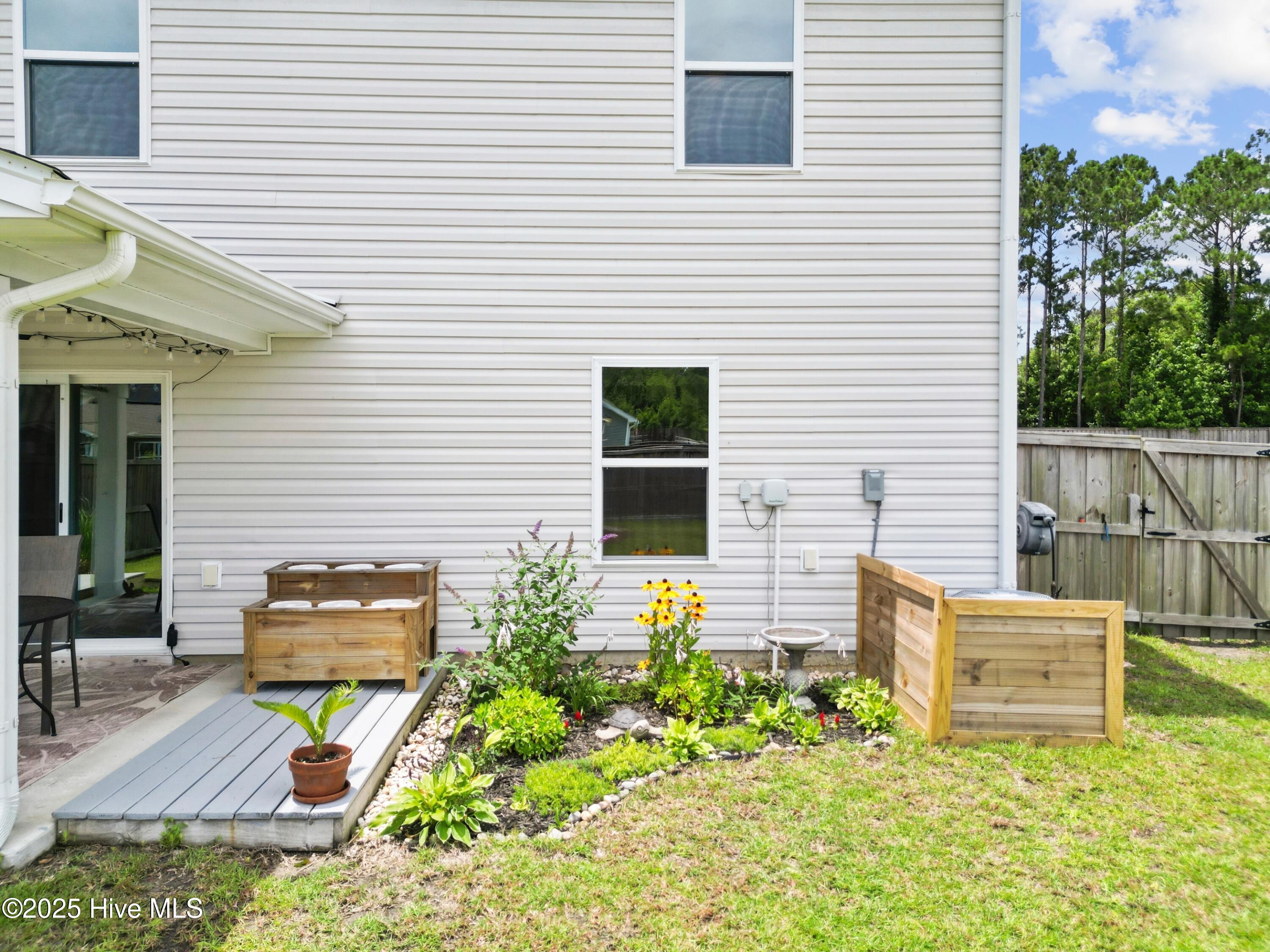 634 Aurora Place Hampstead, NC 28443 - Photo 42 of 51 Beautiful Landscaping