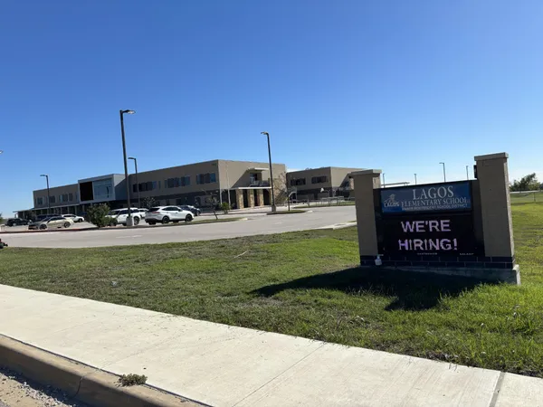 a view of a park that has sign on the side of the road