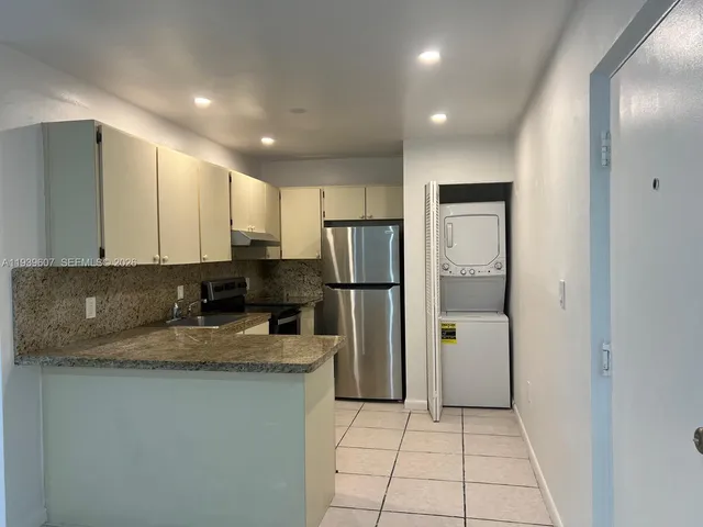 $2,400 | 2727 Northwest 17th Terrace, Unit 404, Miami, FL 33125