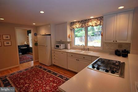 8409 Geneva Mason Road Potomac, MD 20854 - Photo 13 of 28 Kitchen