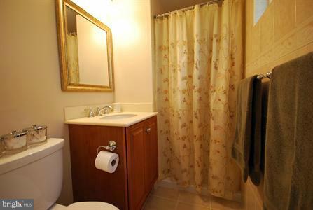 8409 Geneva Mason Road Potomac, MD 20854 - Photo 17 of 28 Bath (Master)