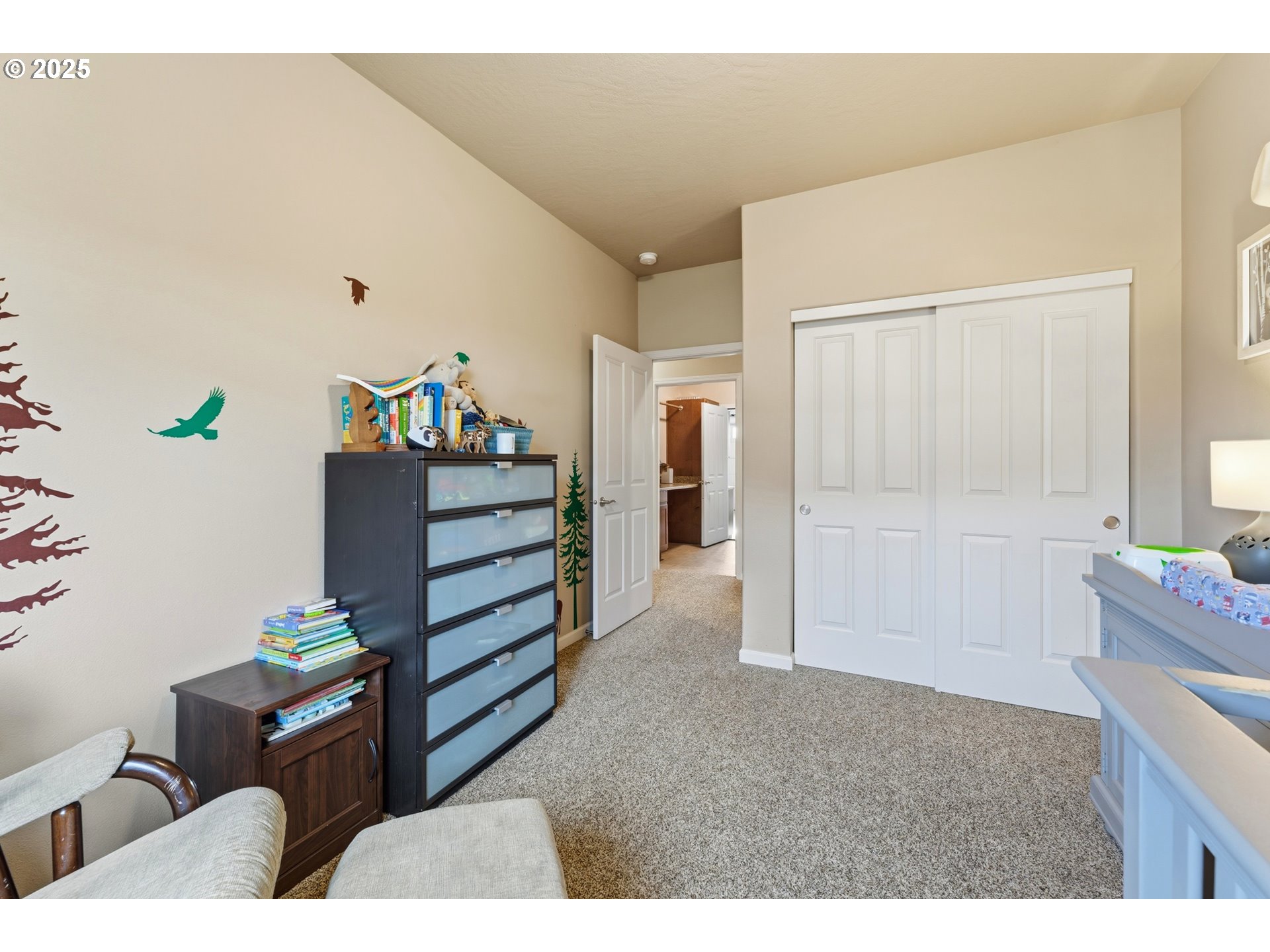 1914 Southwest 2nd Drive Pendleton, OR 97801 - Photo 23 of 35 a living room with furniture