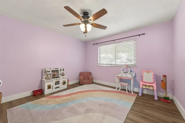 a view of a livingroom with furniture