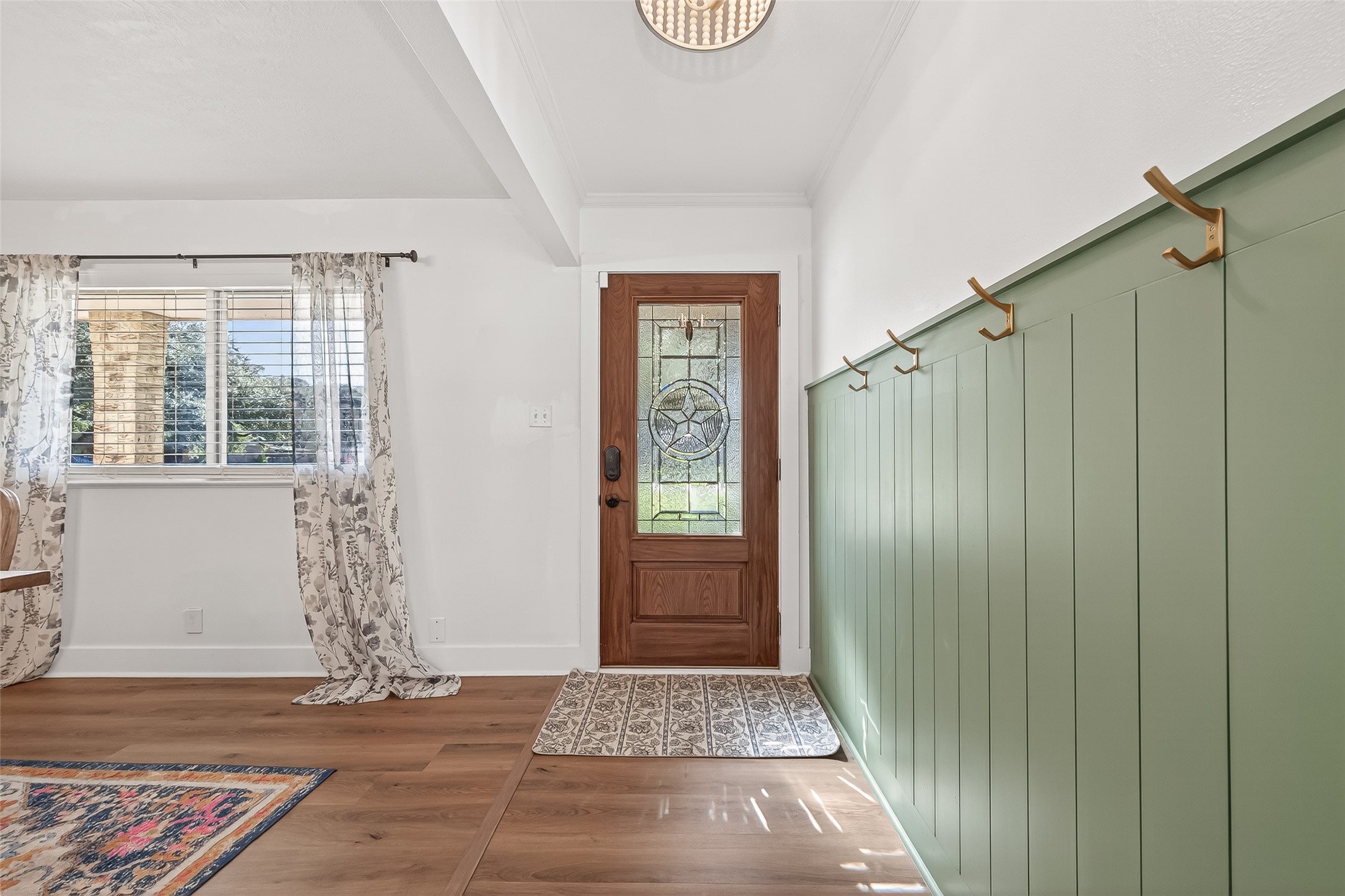302 Jay Street Boling, TX 77420 - Photo 4 of 21 a view of an entryway with a window