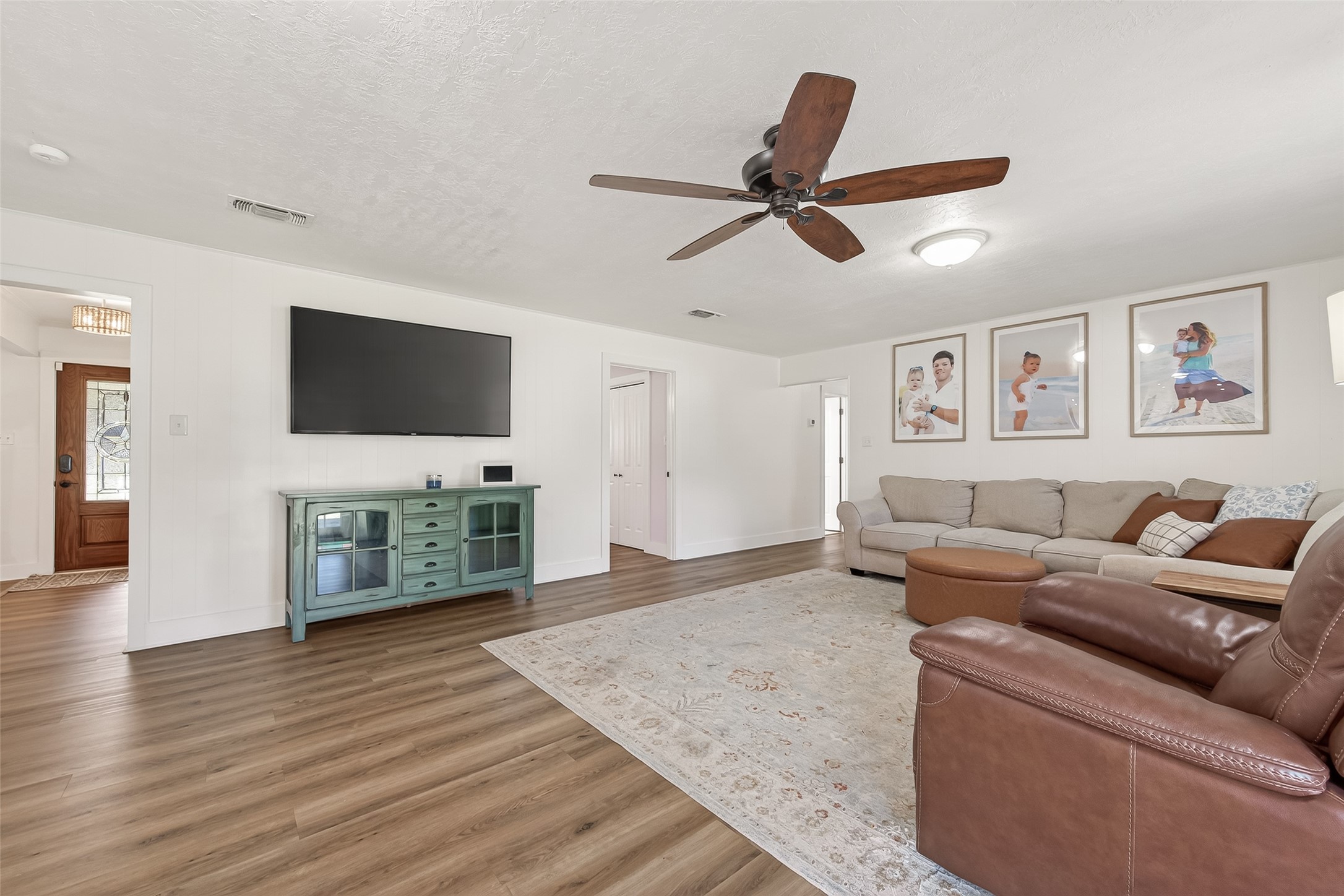 302 Jay Street Boling, TX 77420 - Photo 5 of 21 a living room with furniture and a flat screen tv