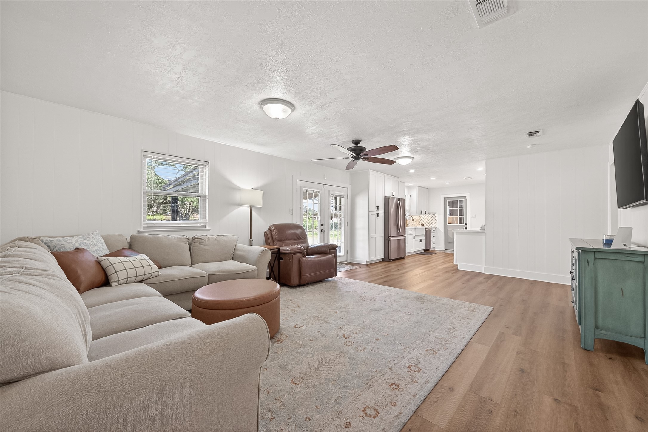 302 Jay Street Boling, TX 77420 - Photo 6 of 21 a living room with furniture and a flat screen tv