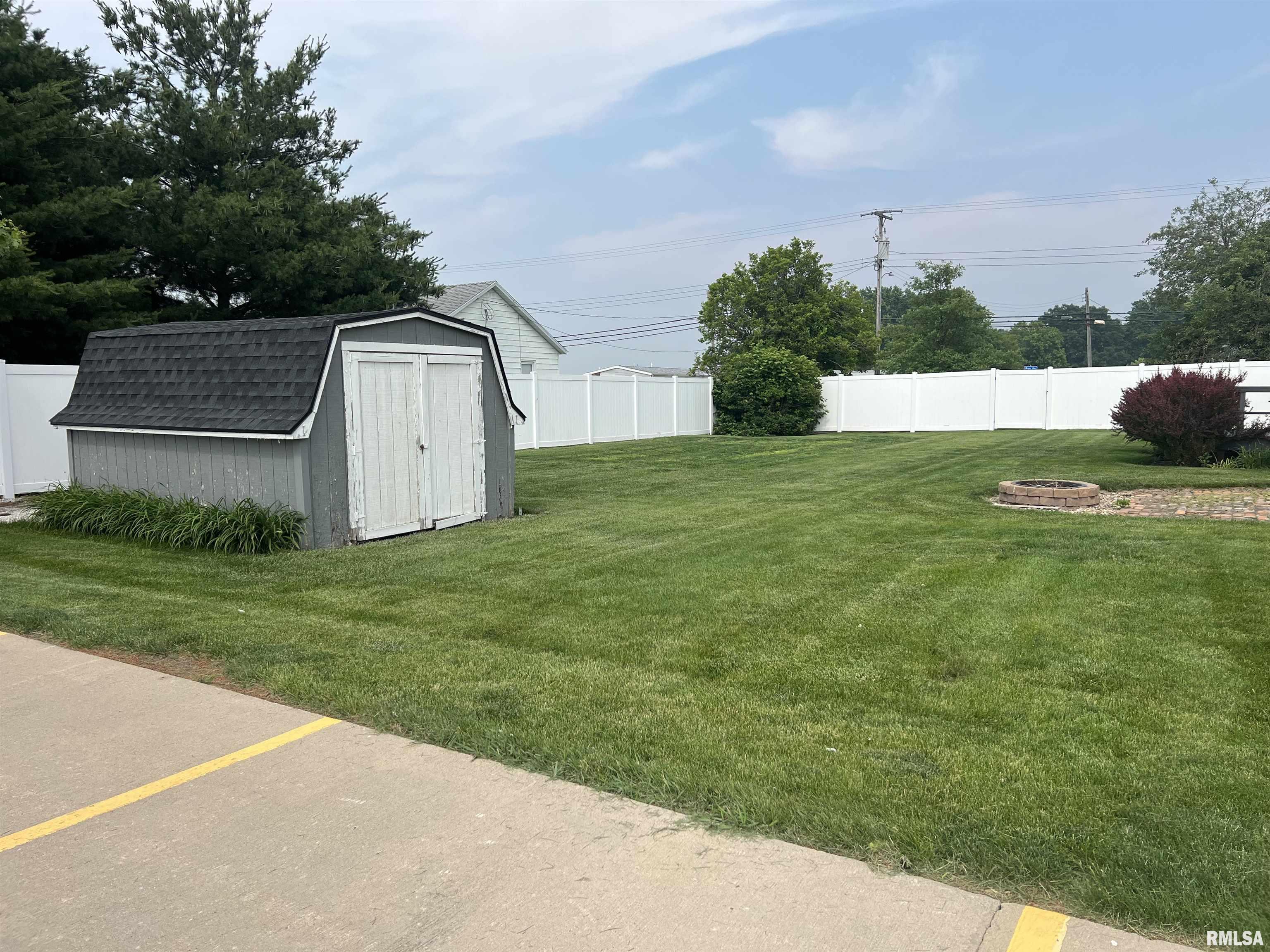 1302 Maple Avenue Macomb, IL 61455 - Photo 11 of 43 Gallery Image 11