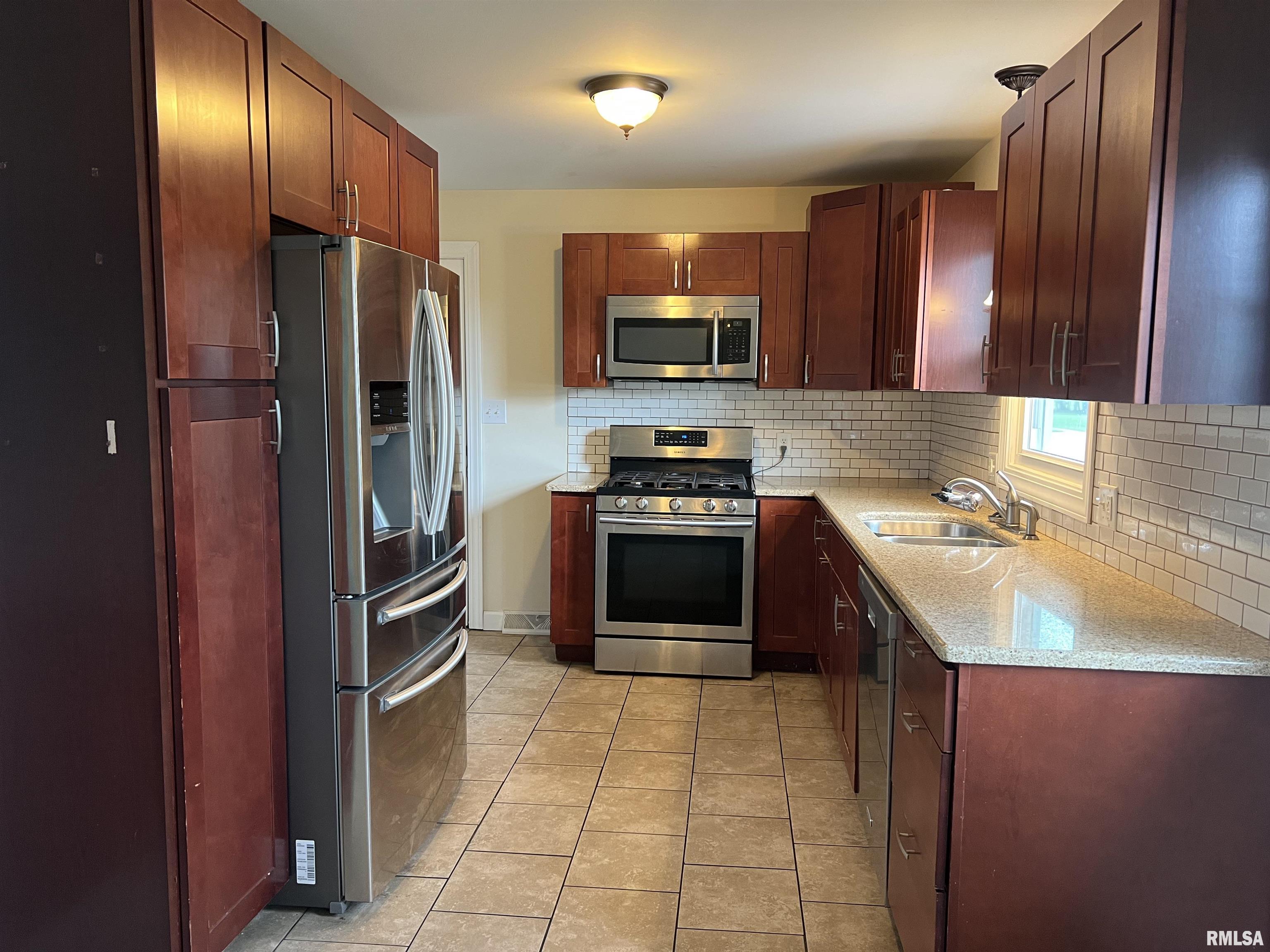 1302 Maple Avenue Macomb, IL 61455 - Photo 14 of 43 Gallery Image 14