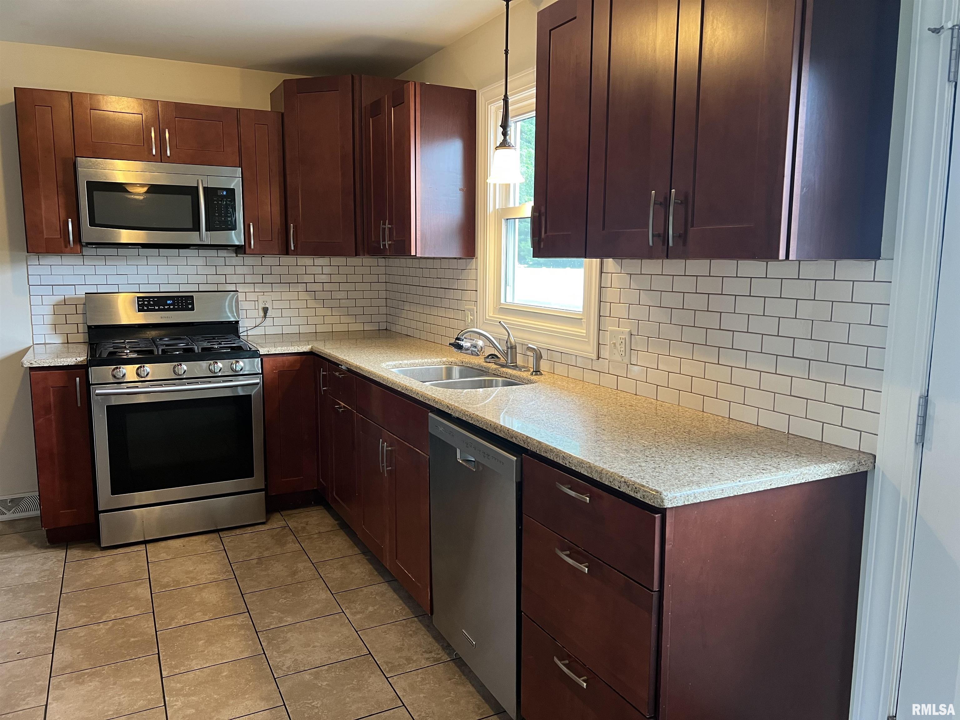 1302 Maple Avenue Macomb, IL 61455 - Photo 17 of 43 Gallery Image 17