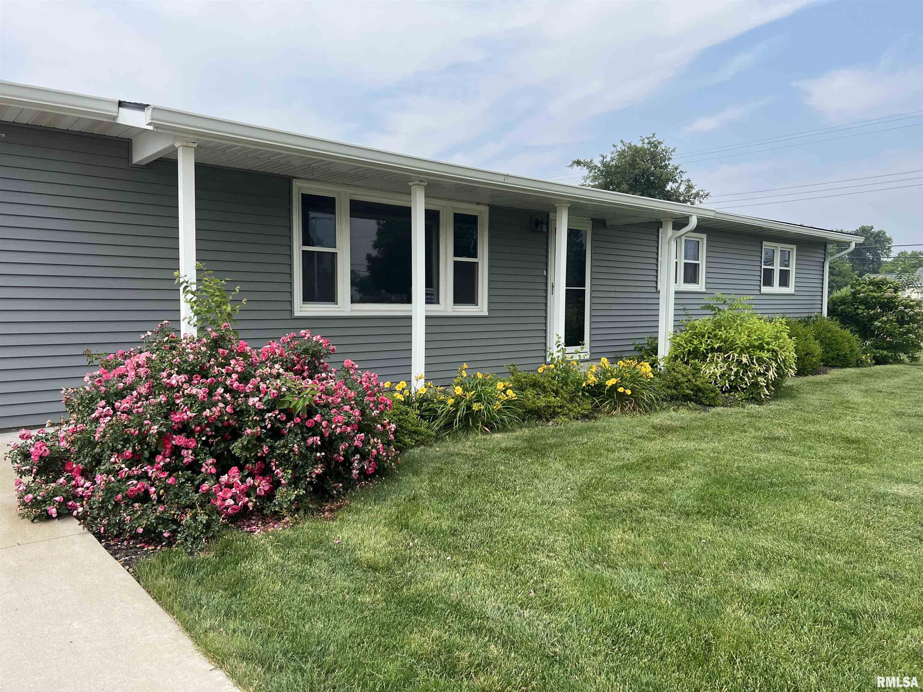 1302 Maple Avenue Macomb, IL 61455 - Photo 3 of 43 Gallery Image 3