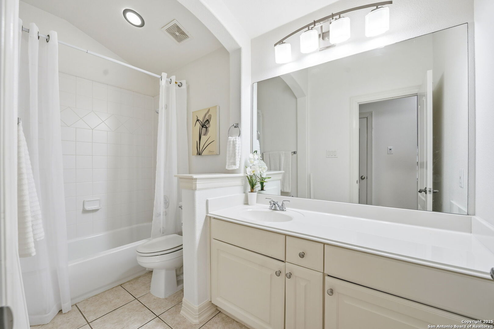 410 Heather Ridge San Antonio, TX 78260 - Photo 36 of 43 a bathroom with a sink a toilet and shower