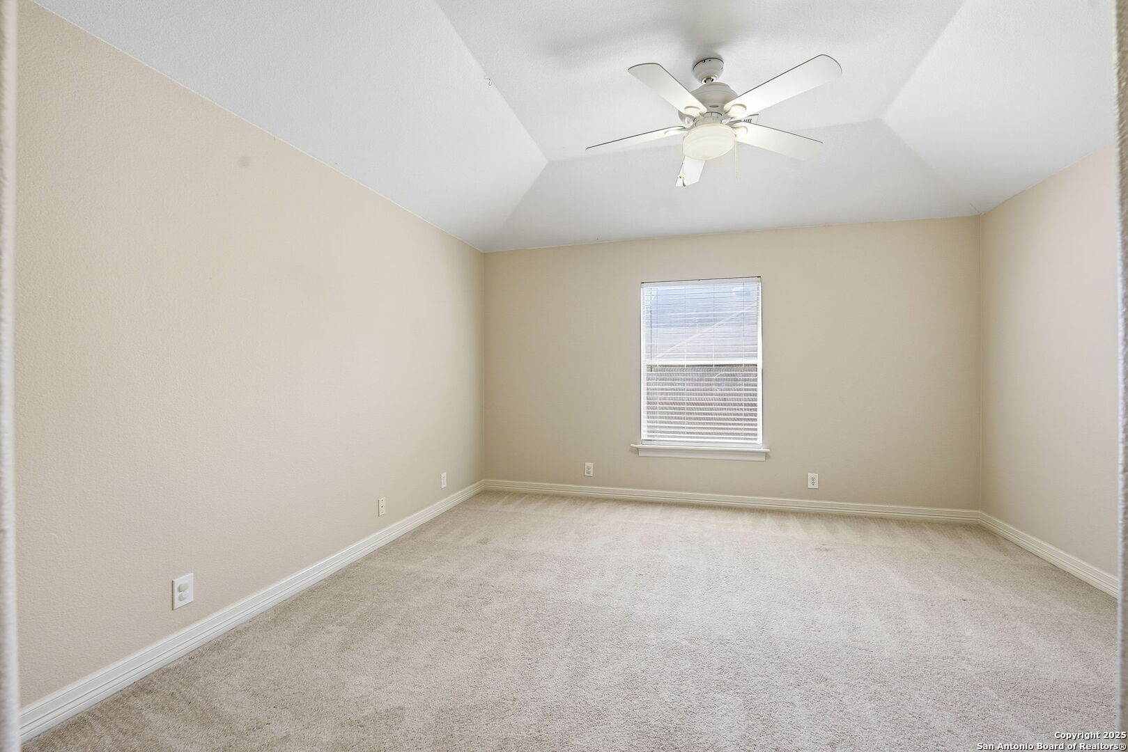 410 Heather Ridge San Antonio, TX 78260 - Photo 37 of 43 an empty room with a window and a ceiling fan
