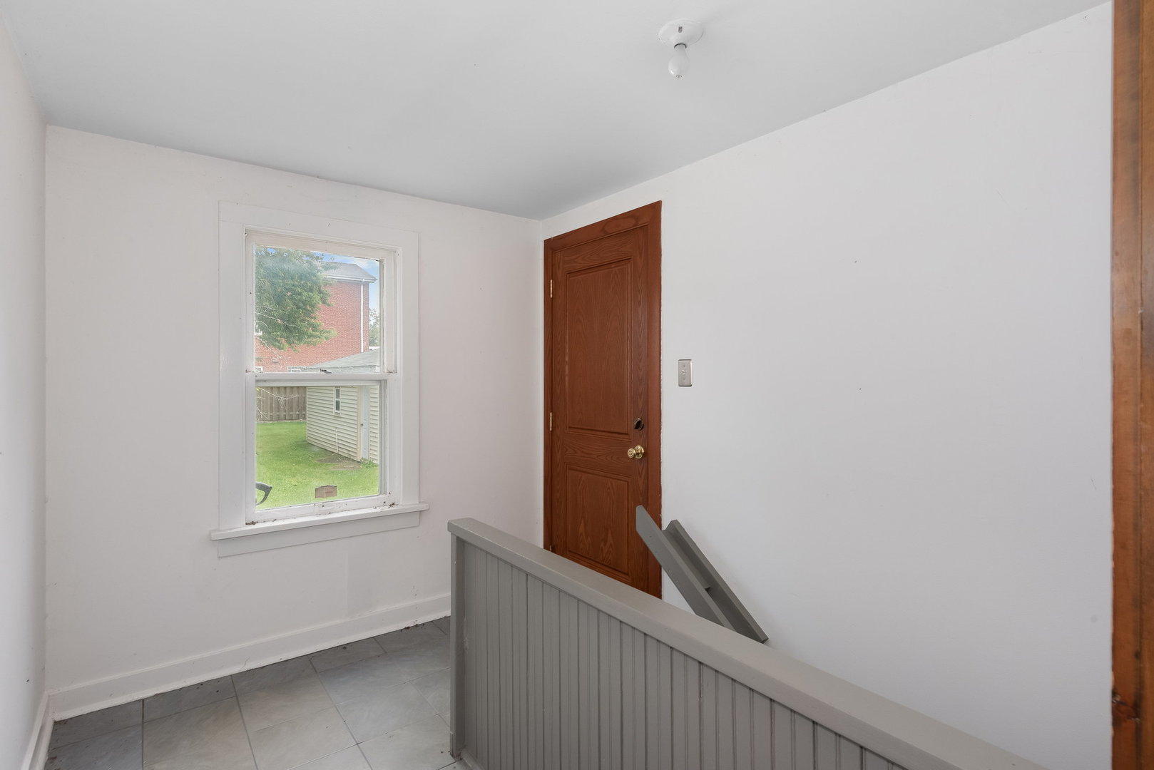 318 West Wing Street Arlington Heights, IL 60005 - Photo 8 of 16 a view of an front door