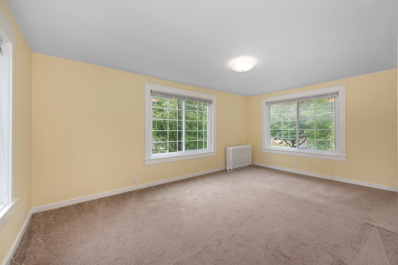 318 West Wing Street Arlington Heights, IL 60005 - Photo 10 of 16 an empty room with windows