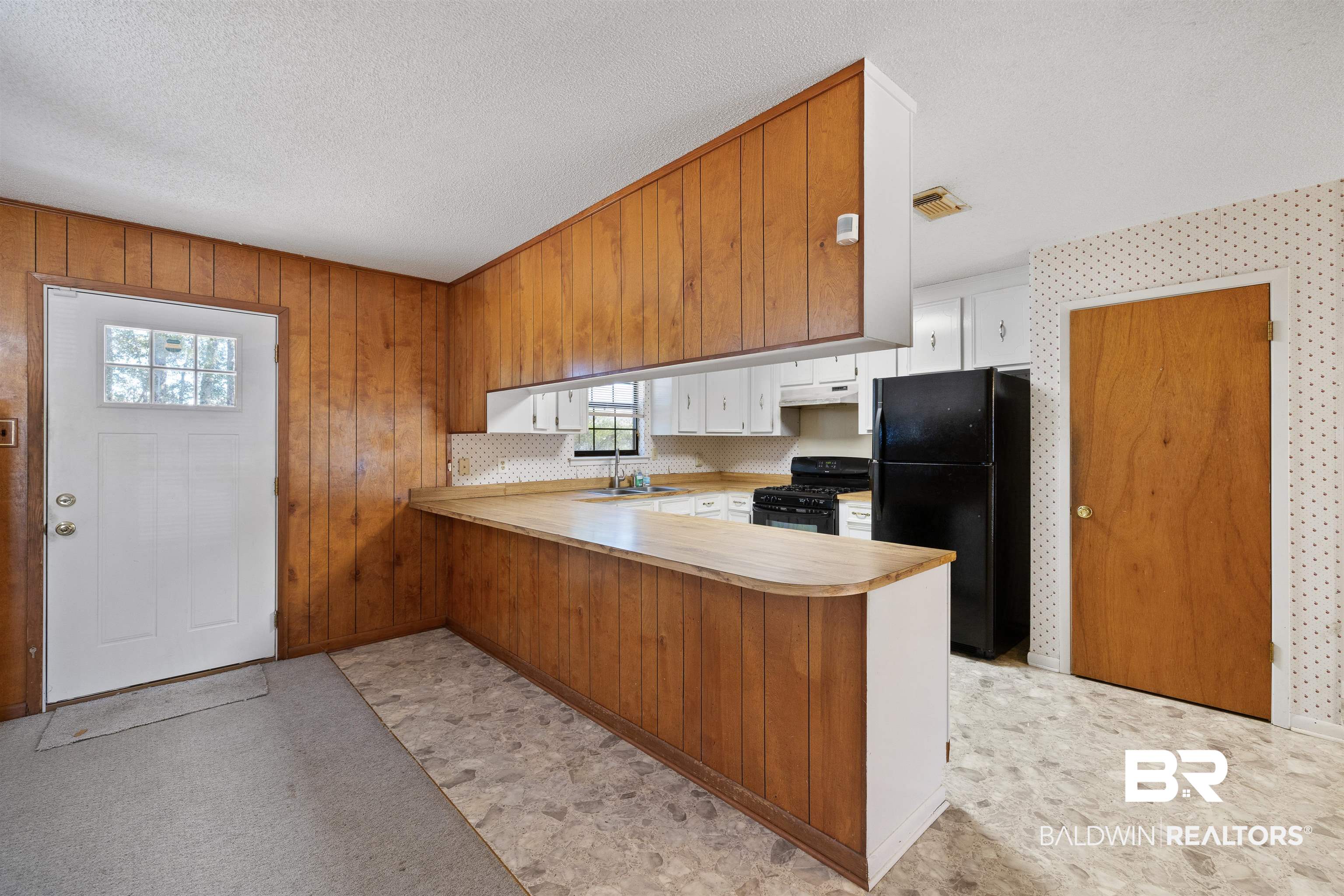 2890 Charmingdale Drive East Mobile, AL 36618 - Photo 5 of 23 Kitchen Breakfast Bar